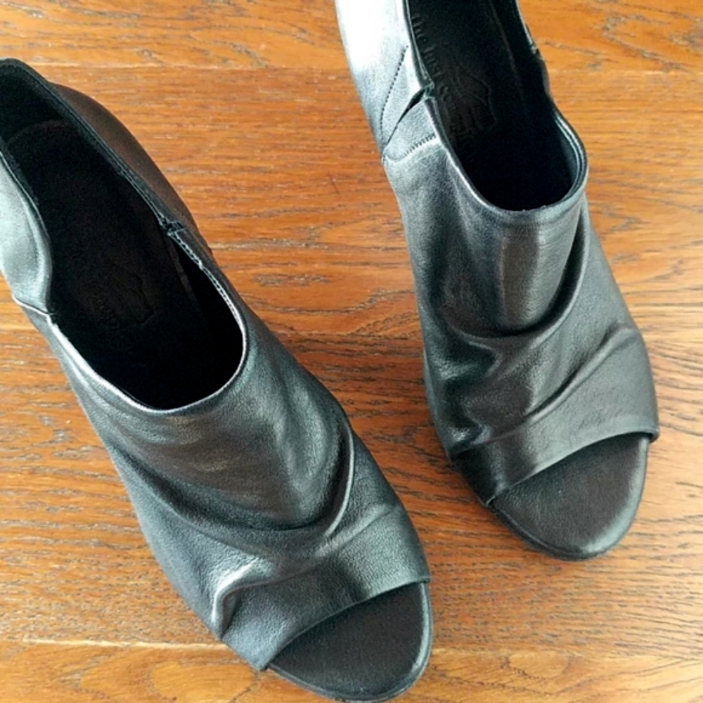 The Last Conspiracy Peep Toe Heels Black Leather